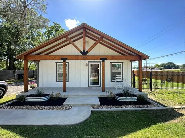 1512 Maple Dr, Bryan, TX 77803