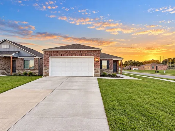 5528 Steamboat Ave, Springdale, AR 72764