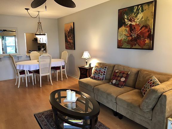 2nd image of 422 Grove Isle Cir