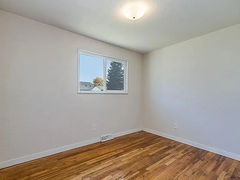 244 Cribbon Ave — Photo 7
