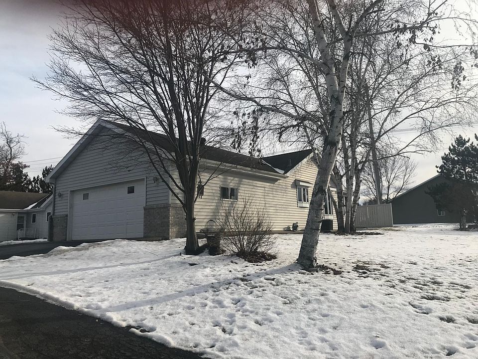 The driveway entry. The unit available is at the far end of the drive.