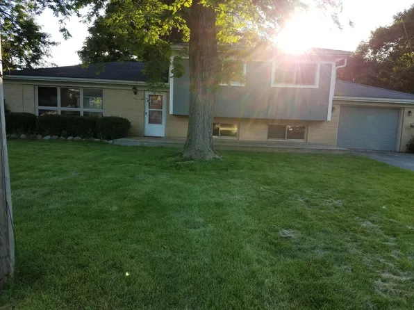 10209 William St, Richmond, IL 60071