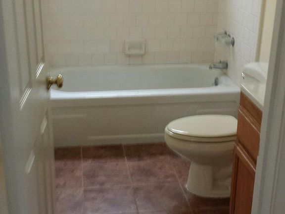 5th image of 466 Hawthorn Ave APT 3