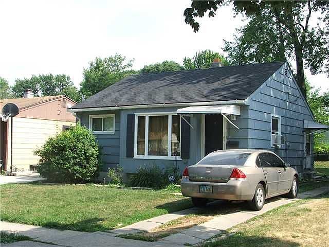 2nd image of 609 W Capistrano Ave