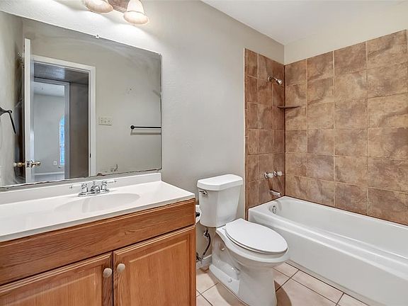 3rd image of 1502 Bosque Dr