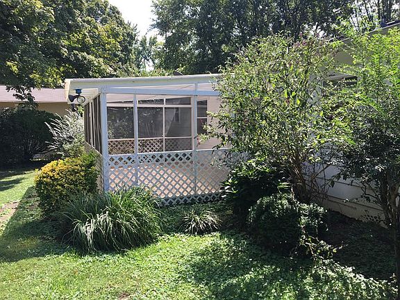 4th image of 9148 Carlton Cir