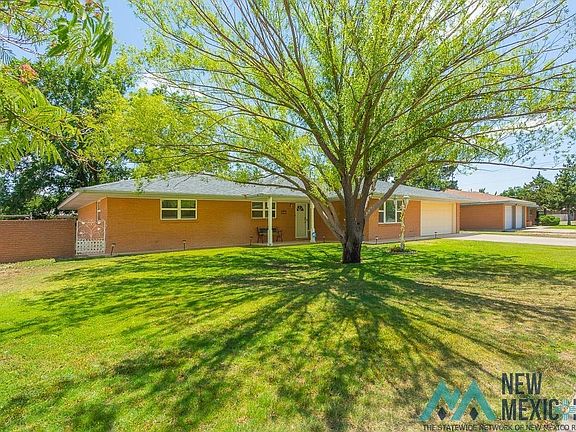 3rd image of 604 Barnett Dr