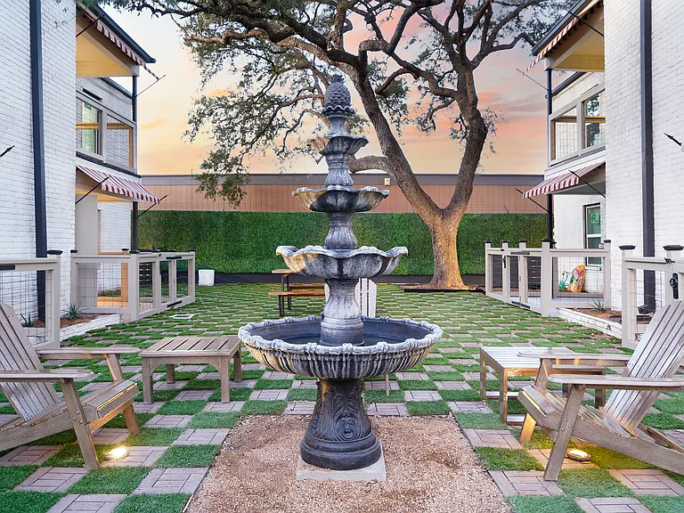 Contessa Bungalows — Photo 4