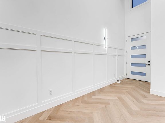 4th image of 2346 63rd Ave NE