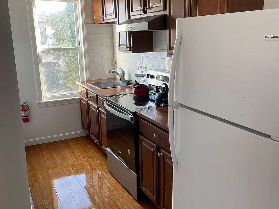 1st image of 66 Marion Ave Floor 2