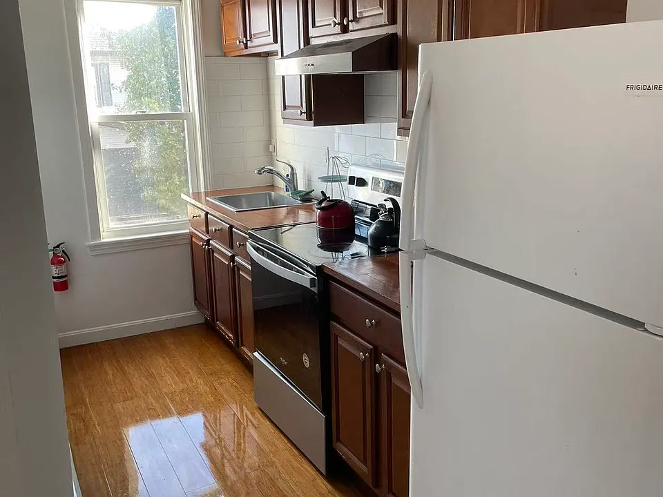 66 Marion Ave #2