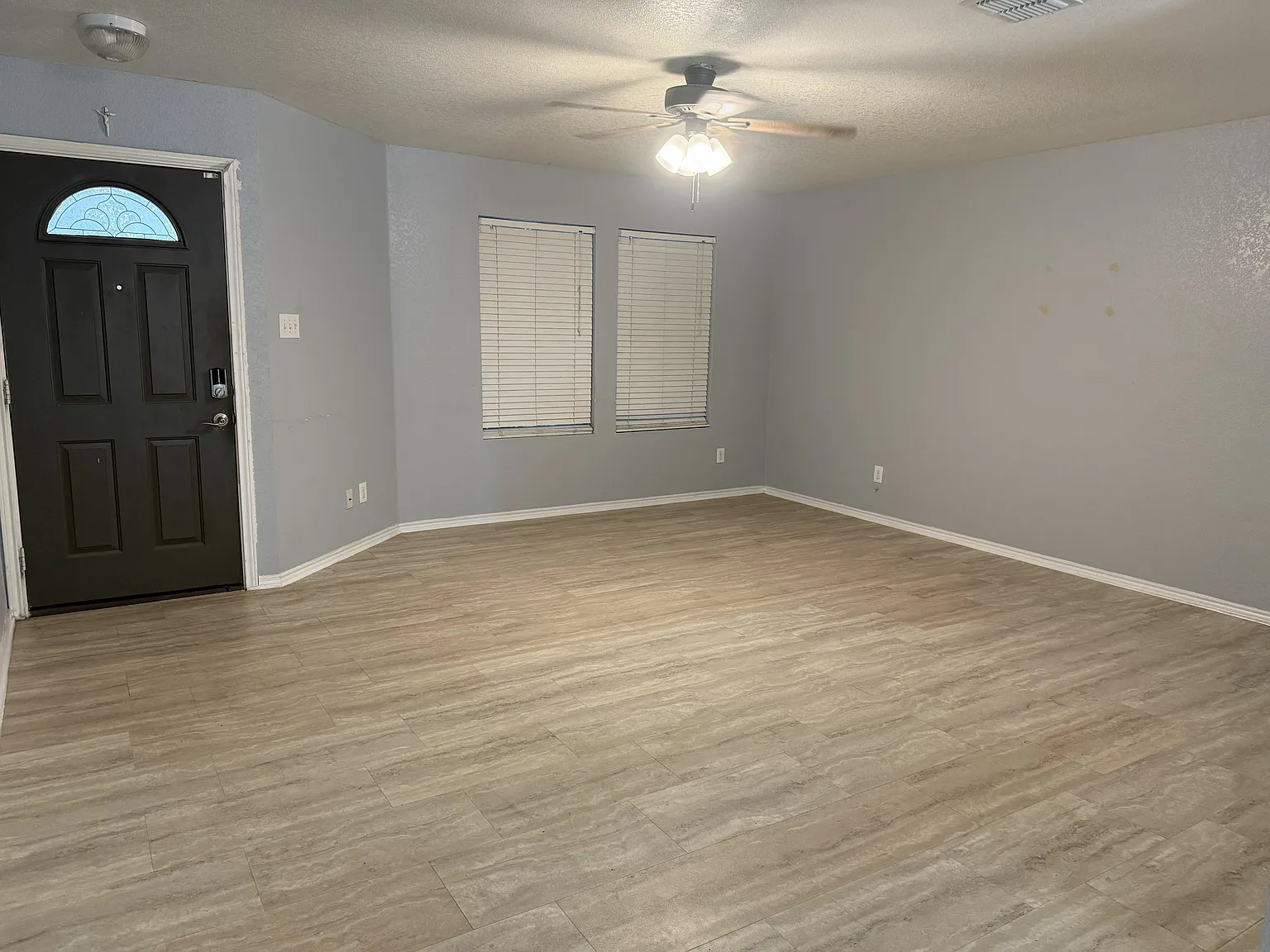 3 bed, 1794 sqft, $1,700 — Photo 3