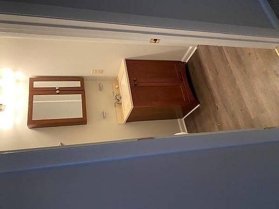 5th image of 807 Bedrock Ln