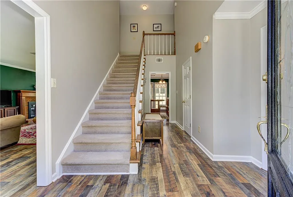 4 bed, 2.5 bath, 2410 sqft, $2,850 — Photo 4