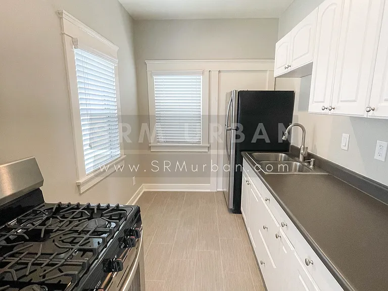 438 W Date St #5 — Photo 9
