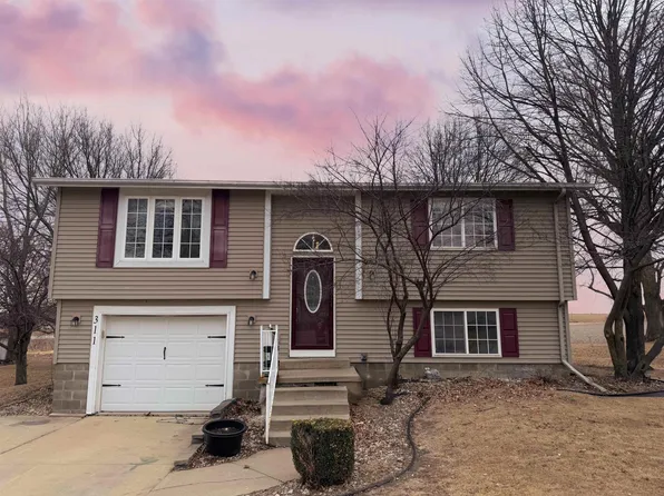 311 Sunrise St, Denver, IA 50622