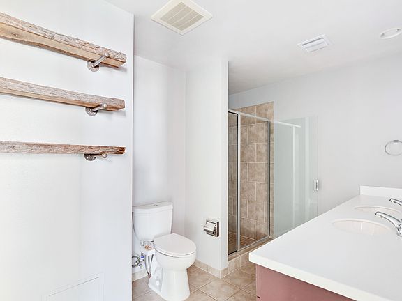 5th image of 1120 E Kennedy Blvd Unit 728