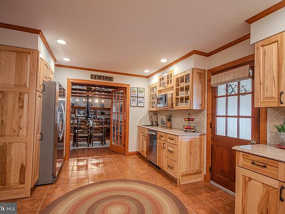 5th image of 703 Parker Rd