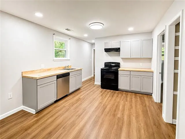 3 bed, 2.0 bath, 1056 sqft, $1,650 — Photo 4