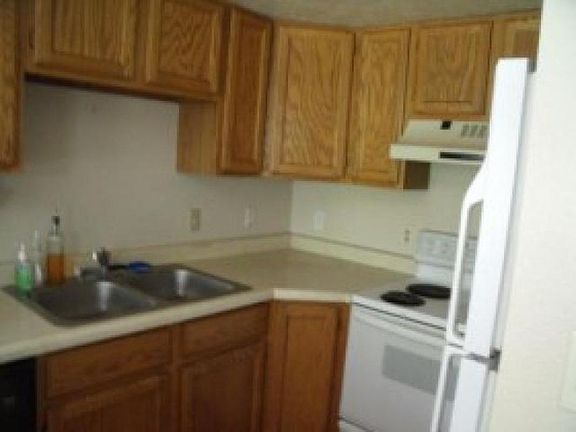 5th image of 120 E Hanover Dr