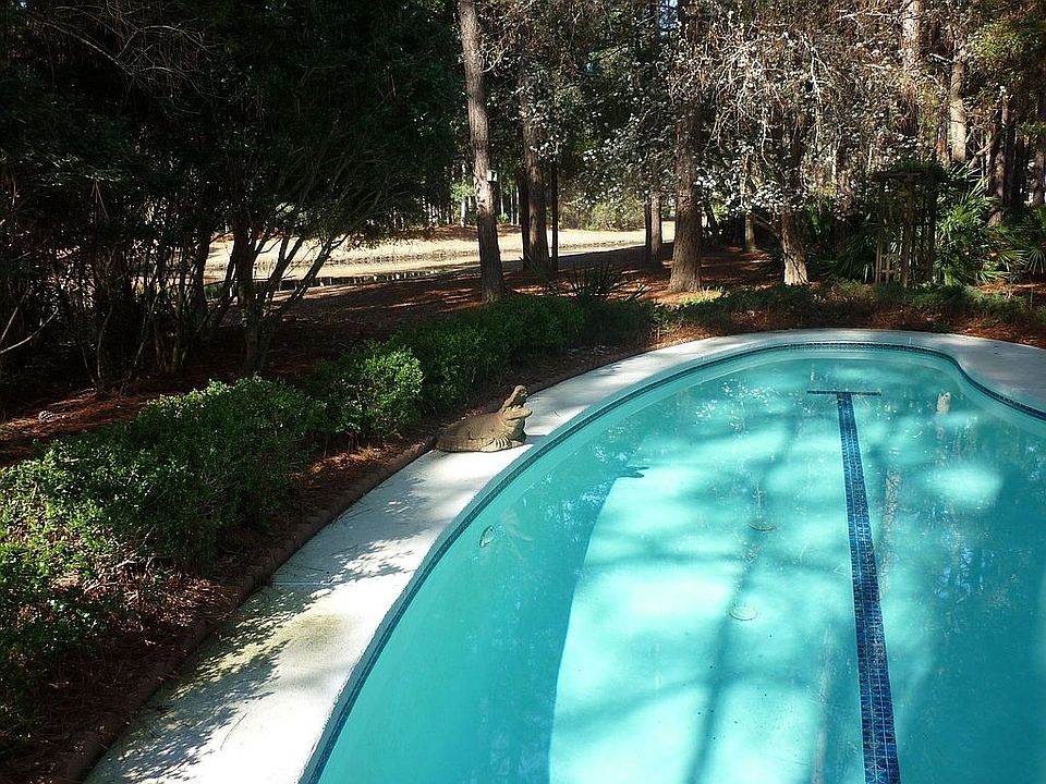 Pool & Lagoon
