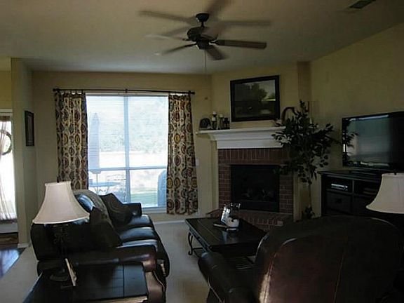 3rd image of 2101 Geneva Ln