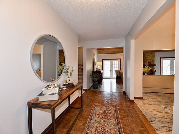 5th image of 20 Hampshire Ct