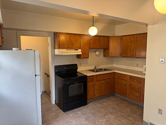 5th image of 320 Brooks St