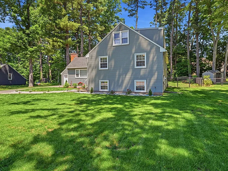 62 N Circle Dr — Photo 3
