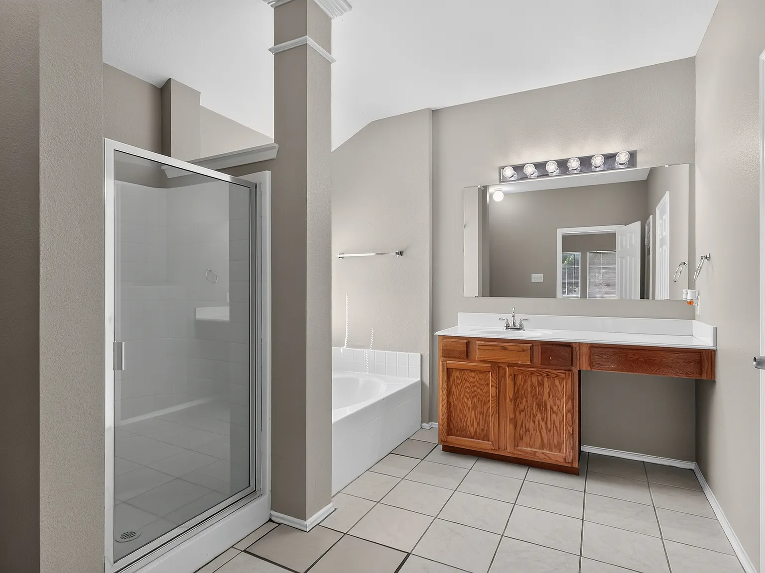 5 bed, 2786 sqft, $3,797 — Photo 4