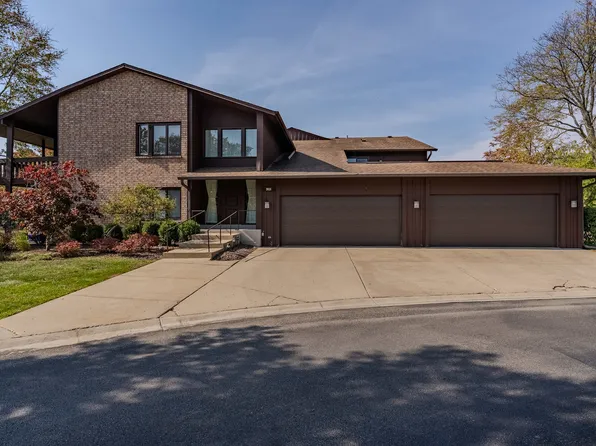 3121 Toulon Dr #1E, Northbrook, IL 60062