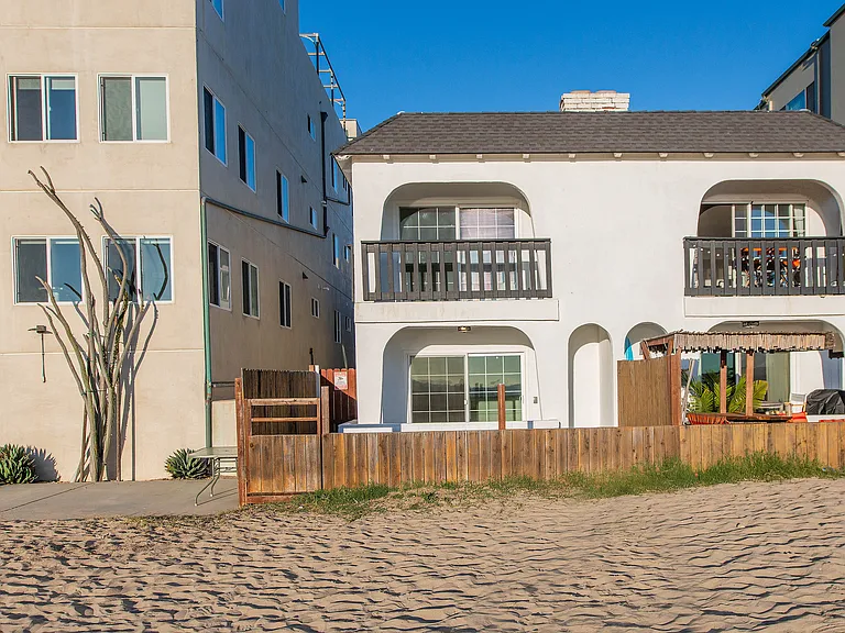 3407 Ocean Front Walk #B — Photo 1