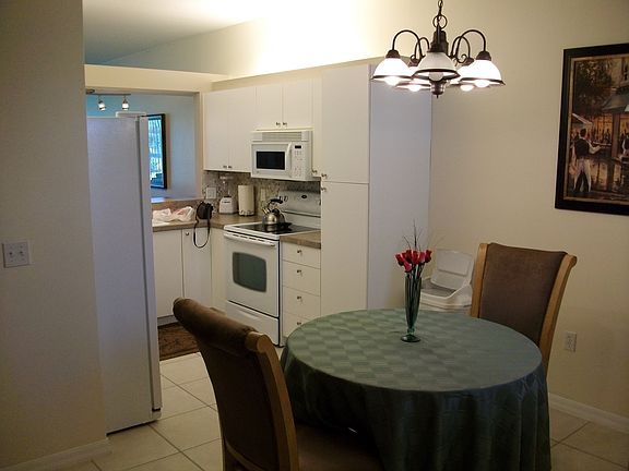 5th image of 371 Robin Hood Cir Unit 101
