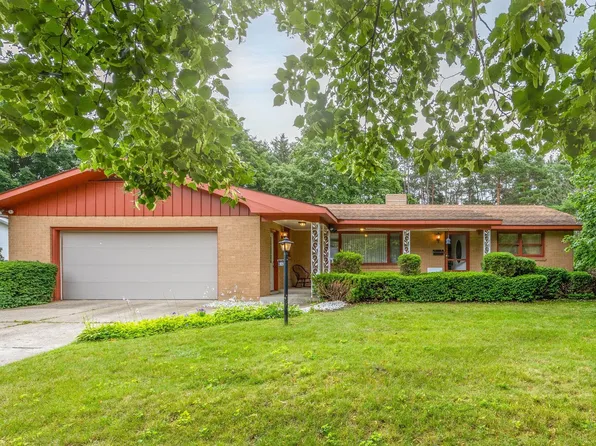 409 Crestview Pl, Cadillac, MI 49601