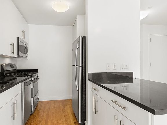 3rd image of 181 E 119th St Ph 2e