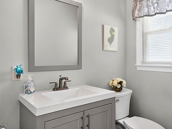 5th image of 2 Braemar Cir