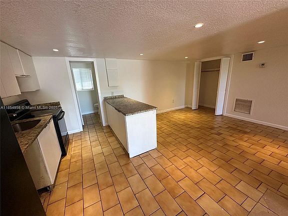 4th image of 13210 NE 3rd Ave #13210R