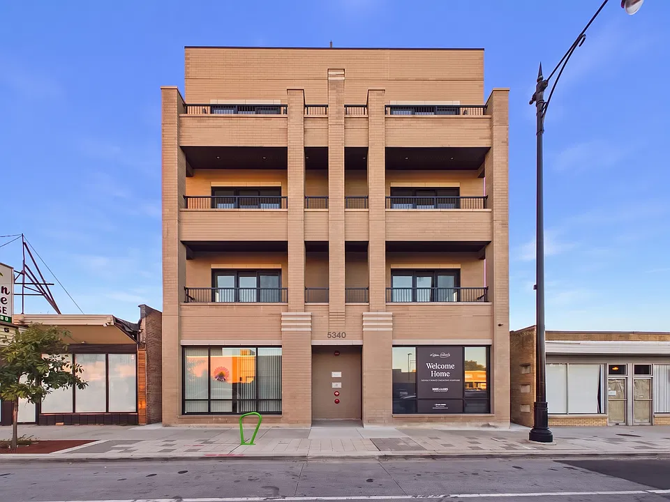 5340 N Lincoln Ave #202