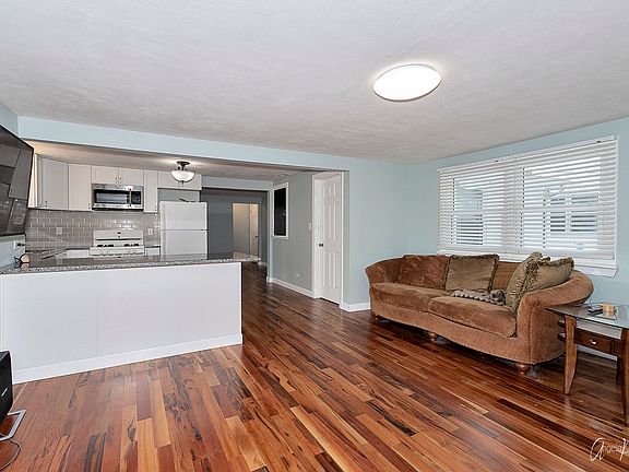 4th image of 223 Orton Ave