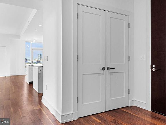 4th image of 210-20 S 25th St #1405
