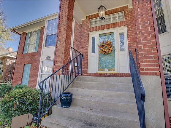 3rd image of 1124 Holly Dr