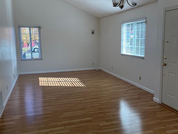 3rd image of 33999 Shylock Dr
