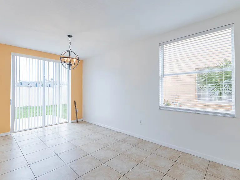 608 Captiva Cir — Photo 6
