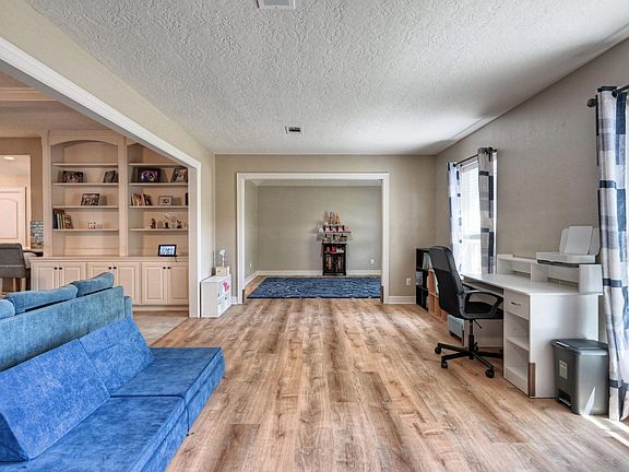 5th image of 27 Colony Park Cir