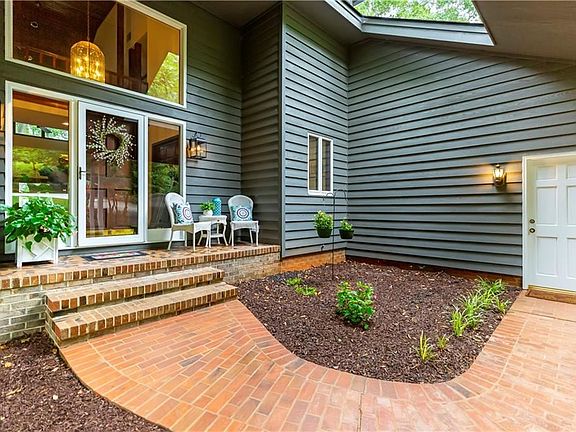 5th image of 302 Paradise Cir