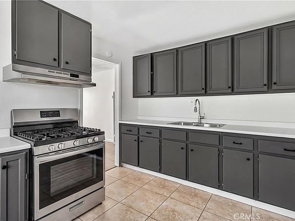 3rd image of 813 E Fredricks St