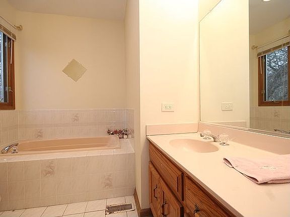 2nd image of 22W131 Pinegrove Ct
