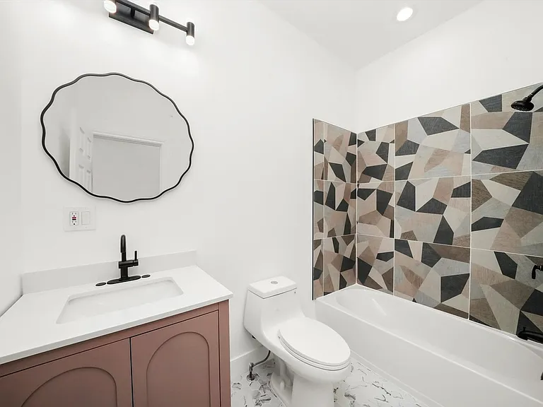 831 N Lawndale Ave — Photo 8