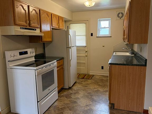 3rd image of 1022 Goucher St