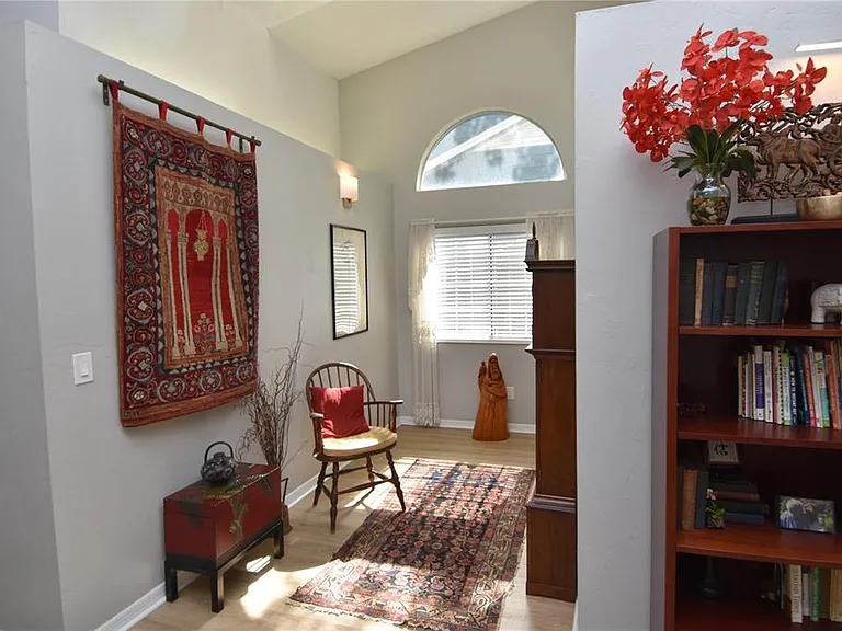 4941 SW 10th Ln — Photo 7